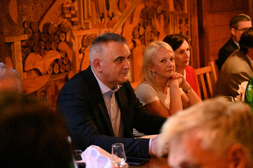 БАЊАЛУКА, 28. МАЈА /СРНА/ - Предсједник Владе Републике Српске Саво Минић и амерички генерал Мајкл Флин, бивши савјетник Доналда Трампа за националну безбједност, разговарали су о актуелним глобалним изазовима, значају политичке стабилности и економском развоју Републике Српске.