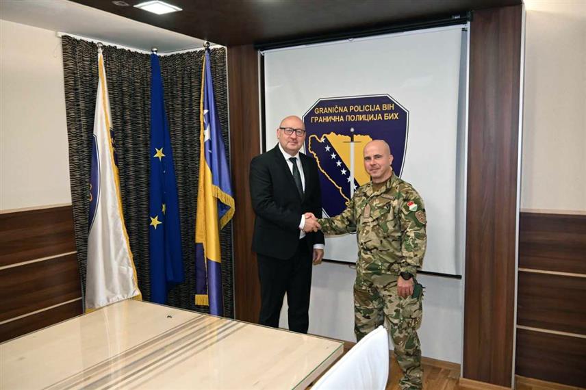 САРАЈЕВО, 29. МАЈА /СРНА/ – Директор Граничне полиције БиХ Мирко Купрешаковић разговарао је данас у Сарајеву са замјеником команданта Еуфора, бригадним генералом Балинтом Легозом о актуелној безбједносној ситуацији у БиХ и сарадњи.