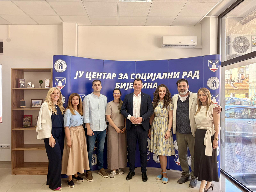 БИЈЕЉИНА, 29. МАЈА /СРНА/ - Центар за социјални рад Бијељина и Установа за пружање услуга социјалне заштите Новог Сада потписали су данас Меморандум о сарадњи, чиме је успостављен формални оквир за развој заједничких активности, размјену стручних искустава и унапређење услуга социјалне заштите.