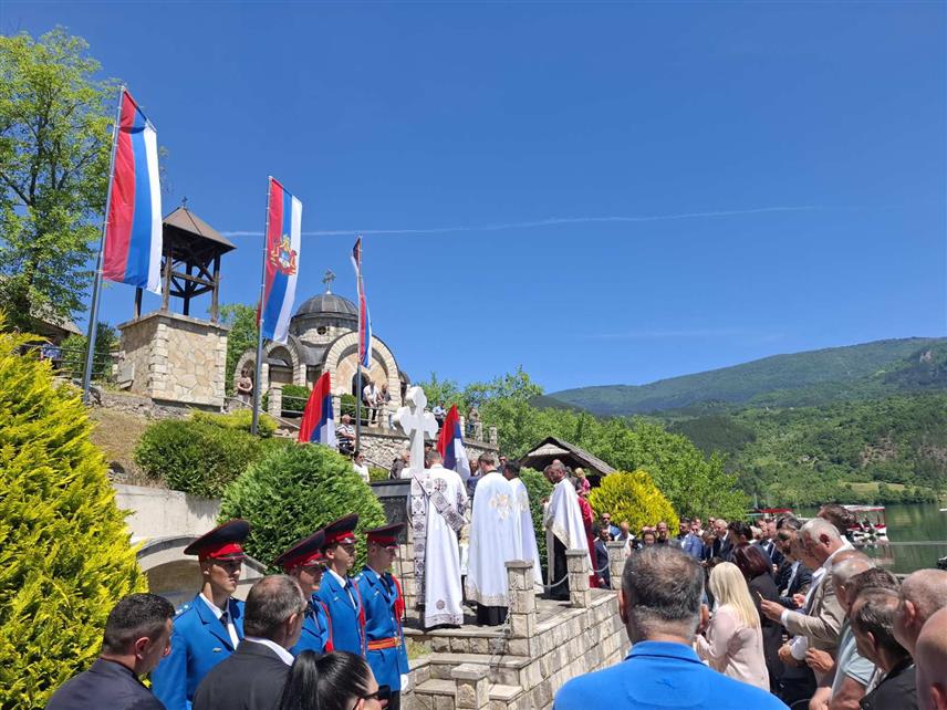 ВИШЕГРАД, 30. МАЈА /СРНА/ - У Старом Броду на Дрини код Вишеграда данас су обиљежене 84 године од страдања више од 6.000 Срба из Сарајевско-романијске регије које су 1942. године на свиреп начин убиле усташке јединице Јуре Францетића.