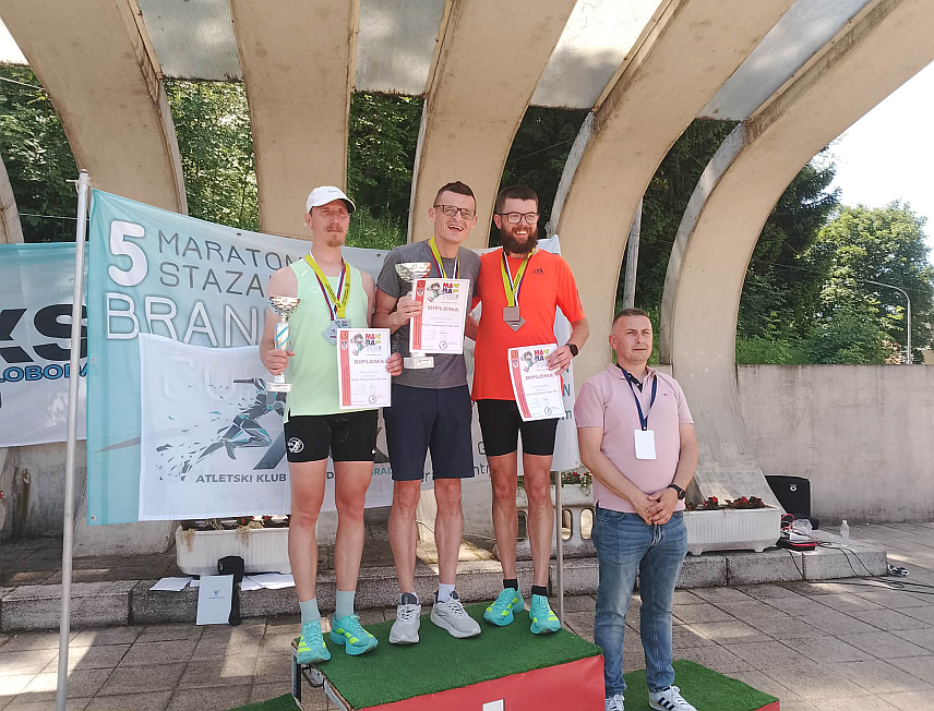 НОВИ ГРАД, 31. МАЈА /СРНА/ - Жарко Јовановић из Добоја побједник је 14. Маратона "Стазама Бранка Ћопића" и првак Републике Српске у маратону.