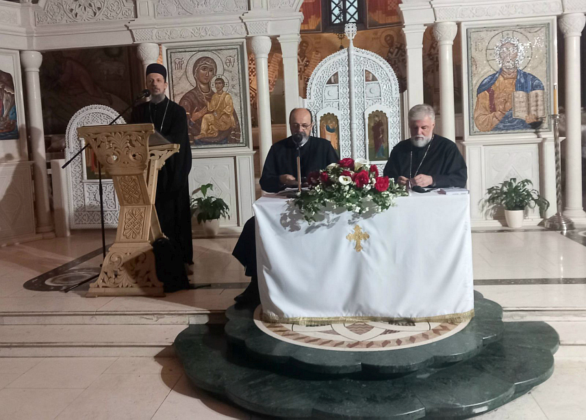 ТРЕБИЊЕ, 4. МАЈА /СРНА/ - У Саборном храму у Требињу вечерас је промовисана књига "Једни другима потребни" Његовог високопреосвештенства митрополита њемачког Григорија у којој су сабране његове бесједе.