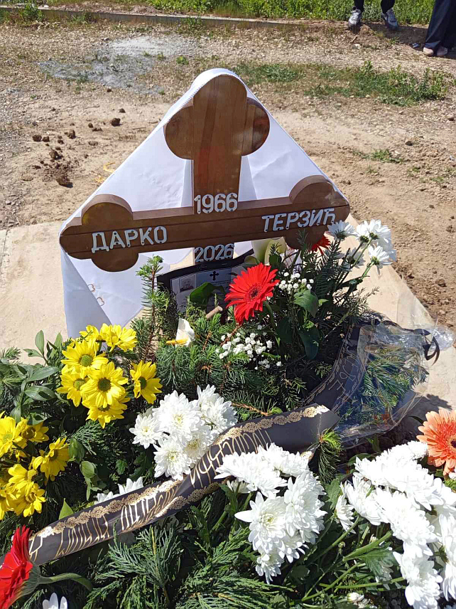 БИЈЕЉИНА, 5. МАЈА /СРНА/ - Дугогодишњи новинар Новинске агенције Републике Српске /СРНА/ Дарко Терзић сахрањен је данас у Бијељини.
