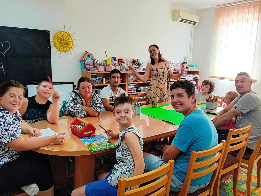 ШАМАЦ, 7. МАЈА /СРНА/ - Чланови Центра за подршку породицама дјеце и особа са потешкоћама у развоју "Дјеца сунца" из Шамца данас су поздравили изјаву министра здравља и социјалне заштите Републике Српске Алена Шеранића о потреби оснивања оваквих дневних центара.