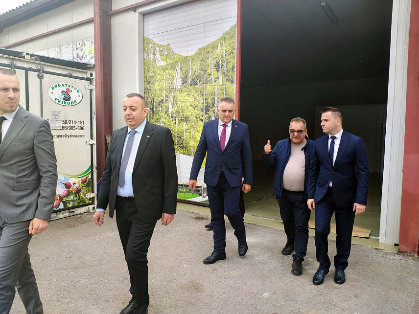 ФОЧА, 8. МАЈА /СРНА/ - Предсједник Владе Републике Српске Саво Минић посјетио је фочанско предузеће "Болетус" које је извозно орјентисано.