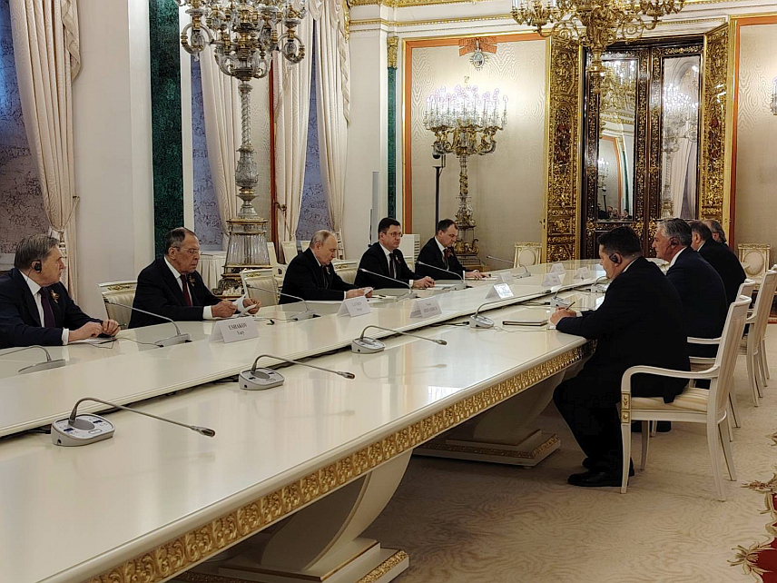 МОСКВА, 9. МАЈА /СРНА/ - Предсједник Руске Федерације Владимир Путин састао се данас у Москви са предсједником Републике Синишом Караном, предсједником Народне скупштине Ненадом Стевандићем и предсједником СНСД-а Милорадом Додиком.