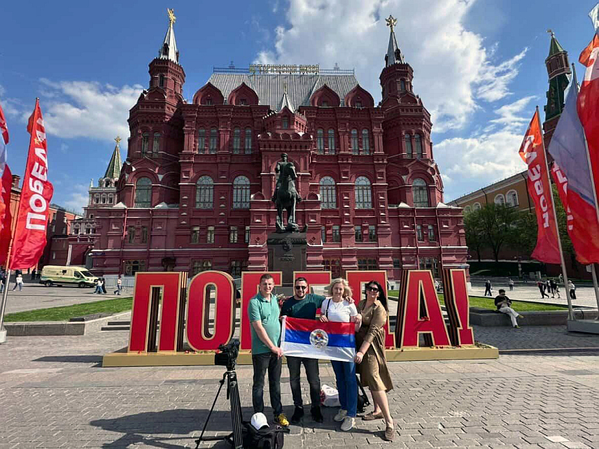 МОСКВА , 7. МАЈА /СРНА/ - Екипа Новинске агенције Републике Српске - СРНА пратиће у суботу, 9. маја, Параду побједе у Москви, којој ће присуствовати и највиши званичници Српске.