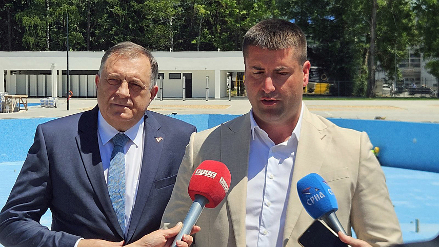 ИСТОЧНО НОВО САРАЈЕВО, 10. ЈУНА/СРНА/ - Начелник Источног Новог Сарајева Јован Катић рекао је да је изградња комплекса отворених базена, вриједног око четири милиона КМ, један од већих инфраструктурних пројеката на подручју ове општине и да је планирано да радови буду завршени до краја јуна.