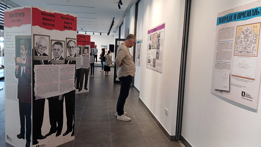 ИСТОЧНА ИЛИЏА, 12. ЈУНА /СРНА/ - У Галерији "Жарко Видовић" у Источној Илиџи вечерас је отворена изложба "Иво Андрић и Сарајево" аутора Борјана Митровића, која је посвећена нобеловцу, с посебним освртом на његов однос према Сарајеву, граду који је оставио значајан траг у његовој биографији и књижевном опусу.