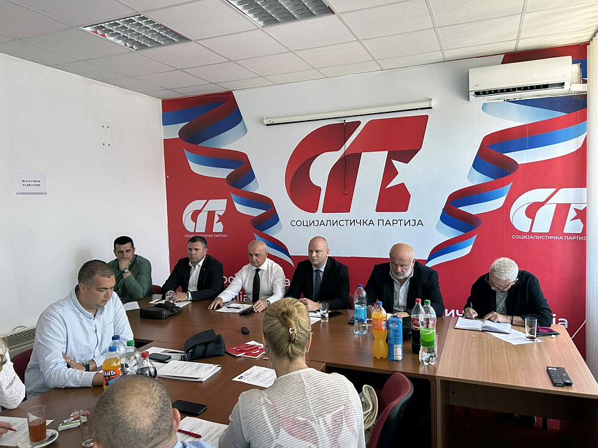 БАЊАЛУКА, 16. ЈУНА /СРНА/ - Извршни одбор Социјалистичке партије /СП/ донио је одлуку о проширеном коалиционом наступу на предстојећим општим изборима с циљем постизања бољег изборног резултата, саоппштено је из СП-а.