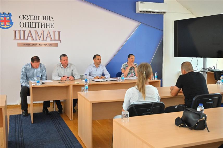 ШАМАЦ, 19. ЈУНА /СРНА/ - Директор Центара за социјални рад Шамац Цвијета Миловановић на састанку са представницима Општинске управе и родитељима дјеце и одраслих са потешкоћама у развоју.
