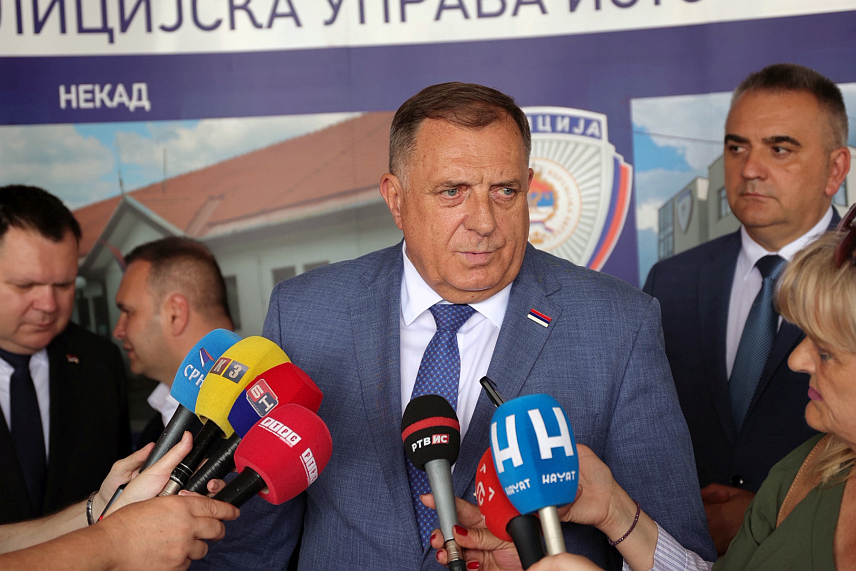 ПАЛЕ, 19. ЈУНА /СРНА/ - Предсједник Милорад Додик најавио је данас на Палама да ће сједиште Новинске агенције Републике Српске - Срне бити враћено на Пале.