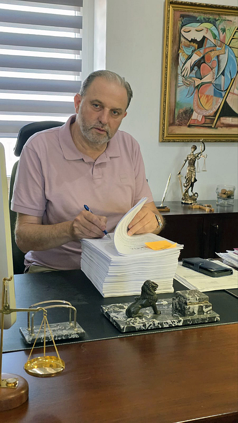 БЕОГРАД, 19. ЈУНА /СРНА/ - Породица генерала Небојше Павковића поднијела је данас пред Другим основним судом у Београду тужбу против НАТО-а због генералове смрти која се доводи у везу са посљедицама изложености осиромашеном уранијуму кориштеном у агресији НАТО-а на СР Југославију 1999. године, потврдио је Срни адвокат породице Срђан Алексић.