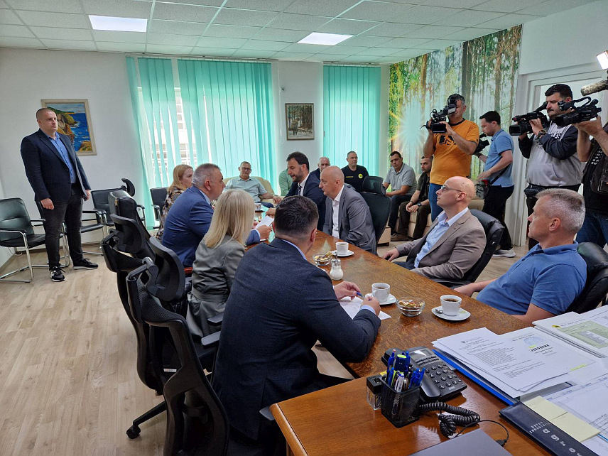 ПРИЈЕДОР, 1. ЈУНА /СРНА/ - Предсједник Владе Републике Српске Саво Минић посјетио је данас Шумско газдинство Приједор.