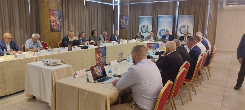 БАЊАЛУКА, 20. ЈУНА /СРНА/ - Америка мијења свој поглед ка Балкану у односу на водеће државе ЕУ, а актуелни проблем је формирање војног савеза између Хрватске, Албаније и самопроглашеног Косова, истакли су учесници научно-стручне конференције "Нови војни савези на западном Балкану - између суверенизма и глобализма".