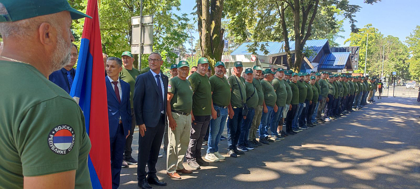 БАЊАЛУКА, 20. ЈУНА /СРНА/ - Дружење некадашњих питомаца и припадника Центра војних школа Војске Републике Српске.