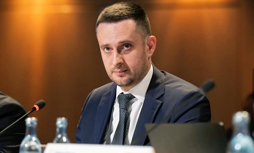 САРАЈЕВО, 23. ЈУНА /СРНА/ - Постоје озбиљне индиције да се мјере надзора прописане Законом о електронском потпису БиХ не спроводе у пуном капацитету, што доводи у питање правну сигурност система електронског потписа, упозорио је замјеник министра транспорта и комуникација у Савјету министара Огњен Јањић.	
