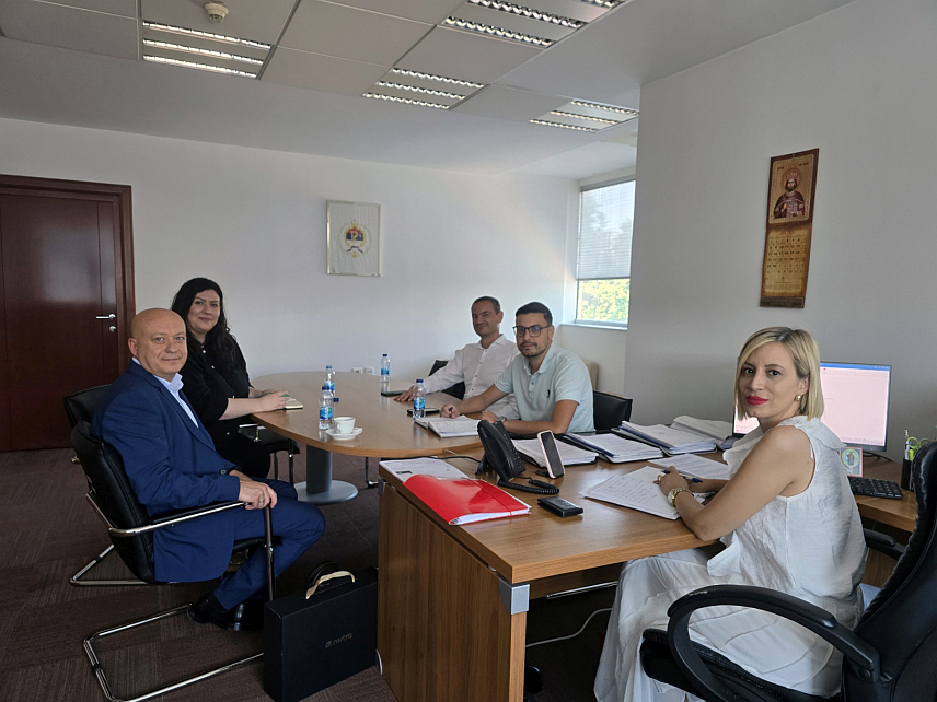 БАЊАЛУКА, 23. ЈУНА /СРНА/ - Компанија "Нестро групација" спремна је да подржи програм Владе Републике Српске који се односи на запошљавање више од 500 дјеце погинулих бораца, истакнуто је данас на радном састанку представника Министарства рада и борачко-инвалидске заштите Републике Српске и ове компаније.