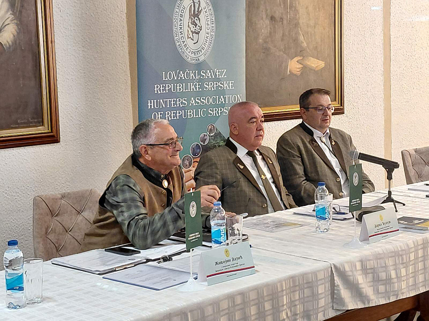 БАЊАЛУКА, 23. ЈУНА /СРНА/ - Сједница Скупштине Ловачког савеза Српске у Бањалуци.Скупштини Ловачког савеза Републике Српске присуствују Предсједник Владе Републике Српске Саво Минићи, министар здравља и социјалне заштите Републике Српске Ален Шеранић и министар саобраћаја и веза Зоран Стевановић.