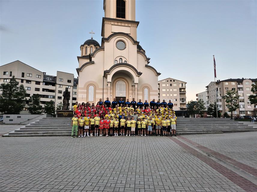 ПАЛЕ, 29. ЈУНА /СРНА/ – На Палама је вечерас свечано отворен 10. јубиларни рукометни камп, који је окупио 130 дјечака и дјевојчица из више земаља региона.