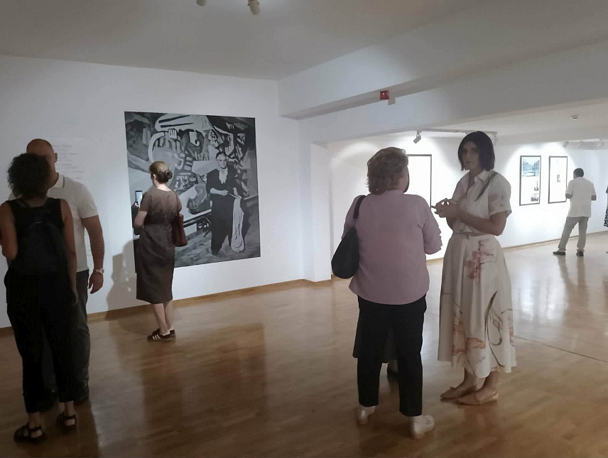 ВИШЕГРАД, 29. ЈУНА /СРНА/ - У Галерији "Петар Лубарда" Андрићевог института у Вишеграду отворена је изложба "Андрић и Италија – документа", којом су представљени мање познати детаљи из живота нобеловца Иве Андрића, са посебним освртом на његов дипломатски рад и везе са Италијом.