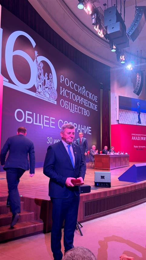 МОСКВА, 30. ЈУНА /СРНА/ - Министар за научнотехнолошки развој и високо образовање Републике Српске Драга Мастиловић одликован је данас Великом сребрном медаљом Руског историјског друштва поводом обиљежавања 160 година од оснивања ове угледне научне институције.