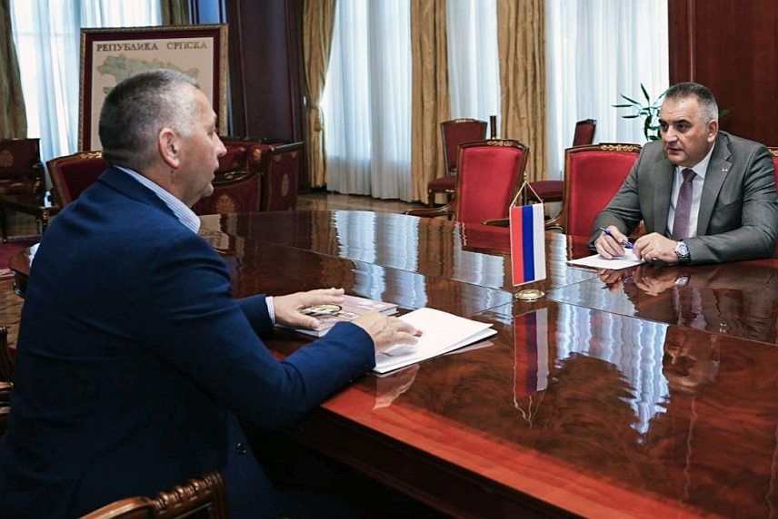 БАЊАЛУКА, 30. ЈУНА /СРНА/ - Предсједник Владе Републике Српске Саво Минић разговарао је данас са начелником општине Љубиње Стевом Драпићем о пројектима који ће допринијети развоју ове лоаклне заједнице.	
