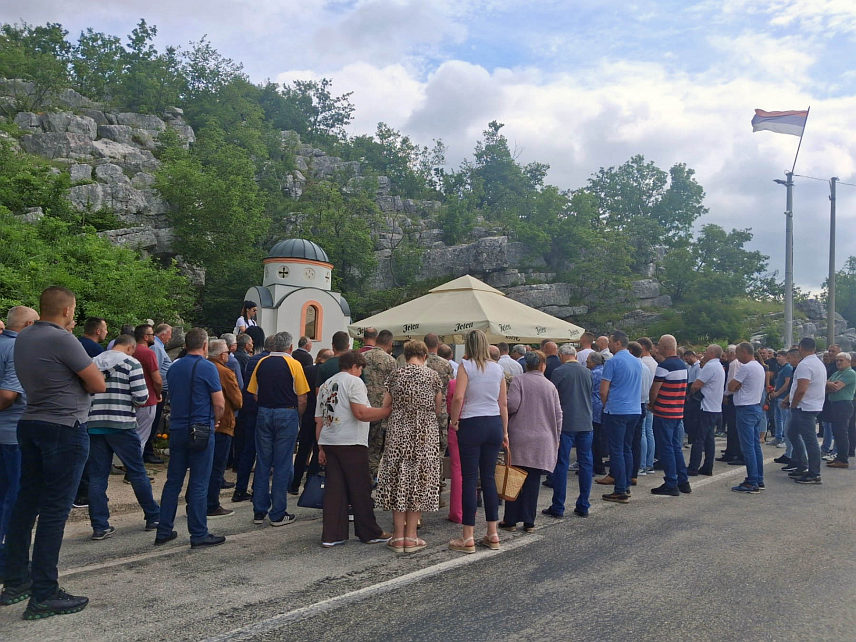 БИЛЕЋА, 3. ЈУНА /СРНА/ - Невине жртве усташког злочина у селу Корита код Билеће никада неће бити заборављене, речено је данас у том селу, гдје је служен парастос за више од 130 српских цивила из тог краја које су усташе прије 85 године убиле и бациле у Корићку јаму.