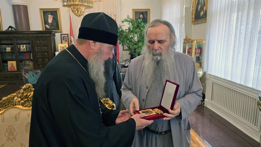 БИЈЕЉИНА, 3. ЈУНА /СРНА/ - Његово високопреосвештенство митрополит зворничко-тузлански Фотије и Његово преосвештенство архиепископ тираспољски и дубосарски Сава разговарали су данас у Бијељини о духовним везама православног народа у Молдавији и Придњестровљу и српског народа у Републици Српској.