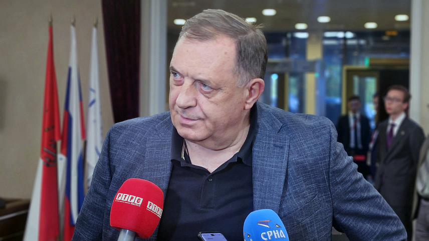 САНКТ ПЕТЕРБУРГ, 3. ЈУНА /СРНА/ - Предсједник СНСД-а Милорад Додик изјавио је да ће се током боравка у Санкт Петербургу, гдје ће присуствовати Међународном економском форуму, састати са бројним руским партнерима из области политике, економије, културе и образовања са којима ће разговарати о наставку сарадње, те анализирати досадашње заједничке активности.