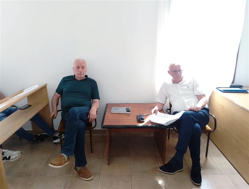 КРУПА НА УНИ, 9. ЈУНА /СРНА/ - Скупштина општине Крупа на Уни прихватила је данас неопозиву оставку начелника Гојка Кличковића и изгласала опозив замјеника начелника Мирослава Радаковића.