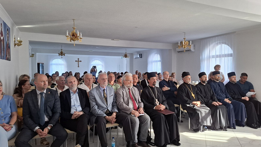 БРОД, 9. ЈУНА /СРНА/ - Свечана академија поводом обиљежавања 200 година постојања Матице српске, најстарије српске књижевне, културне и научне институције. Академију су организовали општина Брод и Народна библиотека Брод, а у програму су учествовали ученици Основне школе /ОШ/ "Свети Сава" Брод, ОШ "Лијешће" и Средњошколски центар "Никола Tесла".