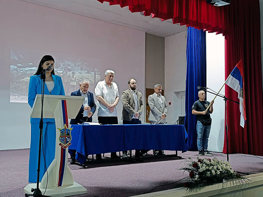 ТРНОВО, 11. ЈУЛА /СРНА/ - Операција "Лукавац 93" једна је од најзначајнијих стратешких операција Војске Републике Српске којом је ослобођено Трново, успостављена веза Сарајевско-романијске регије са Херцеговином и обезбијеђена територијална повезаност Републике Српске, истакнуто је вечерас на округлом столу у Трнову одржаном у оквиру Петровданских свечаности.