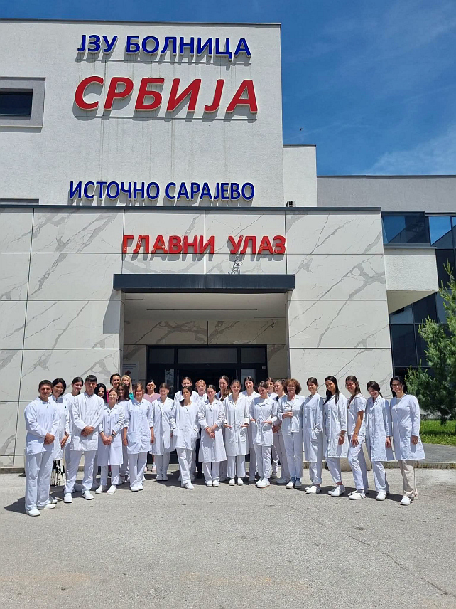 ИСТОЧНО САРАЈЕВО, 16. ЈУЛА /СРНА/ - Болница "Србија" у Источном Сарајеву отворена је за могућност запошљавања медицинских сестара и техничара који имају жељу да стекну добро искуство, вјештине за обављање радних задатака и да се континуирано усавршавају и професионално напредују, саопштено је из ове здравствене установе.