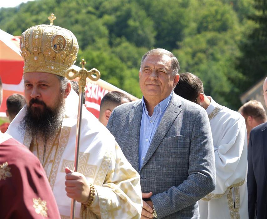 ПРЊАВОР, 19. ЈУЛА /СРНА/ - Предсједник Милорад Додик је данас у манастиру Ступље код Прњавора присуствовао обиљежавању празника Светогорске Иверске иконе Пресвете Богородице и завјетног дана.