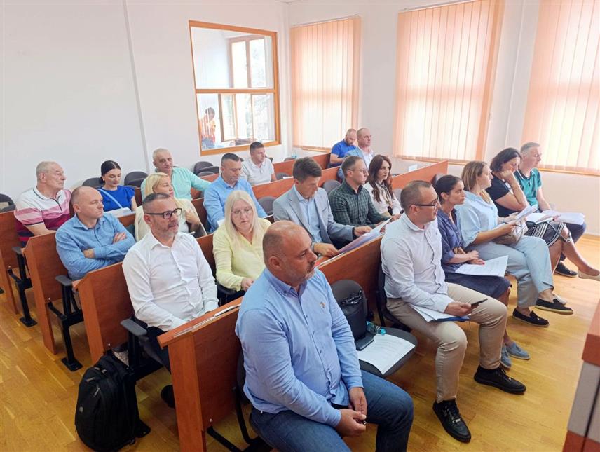 ВИШЕГРАД, 21. ЈУЛА /СРНА/ - Скупштина општине Вишеград усвојила је данас одлуку о новчаном подстицају за развој пољопривреде у 2026. години, за шта је у општинском буџету обезбијеђено 98.000 КМ.