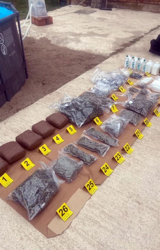 БЕОГРАД, 21. ЈУЛА /СРНА/ - Полиција у Пожаревцу заплијенила је готово 17 килограма дроге и ухапсила двије особе.