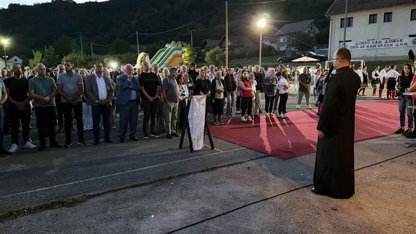 МАГЛАЈ, 25. ЈУЛА /СРНА/ - У Крсном Пољу код Маглаја одржан је завичајни сабор "Крсно Поље-Бакотић-Бочиња-Долац" на којем су се окупили српски повратници и расељена лица са тог подручја.