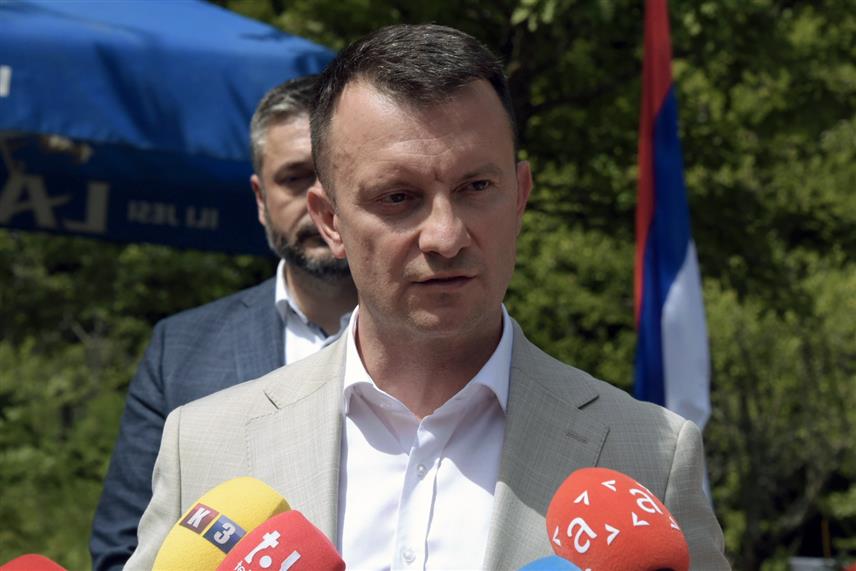 БАЊАЛУКА, 26. ЈУЛА /СРНА/ - Скупштина града Бањалука подржаће иницијативу да једна од улица у насељу Пријаковци добије име по српским жртвама које су усташе свирепо убиле у Дуралама у августу 1941. године, рекао је предсједник Градског одбора СНСД-а Бањалука Горан Маричић.