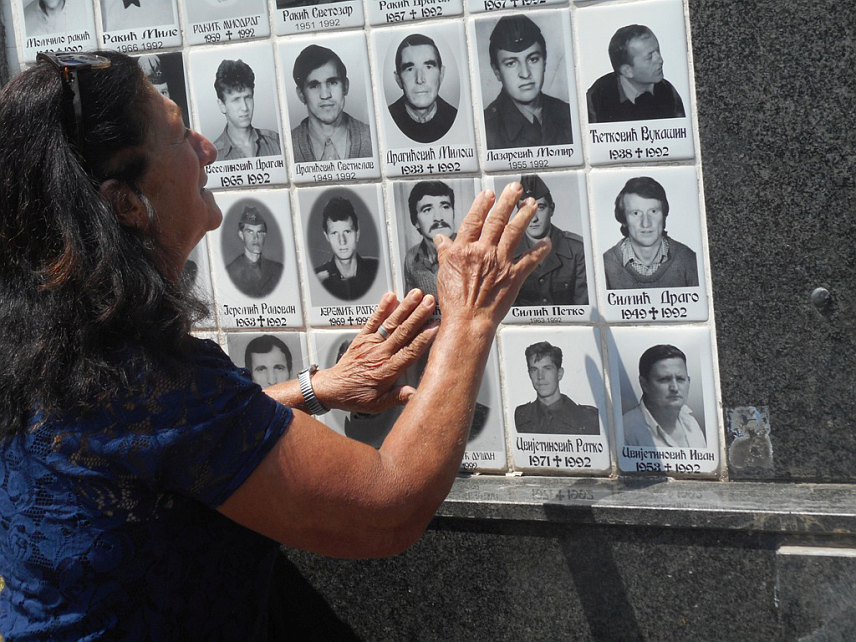 СРЕБРЕНИЦА, 2. ЈУЛА /СРНА/ - У Сребреници је познато, а Срни је потврдила Драгица Лазаревић, да је њен брат Петко Симић заробљен жив на Залазју, а да је његово обезглављено тијело пронађено након рата на депонији смећа.