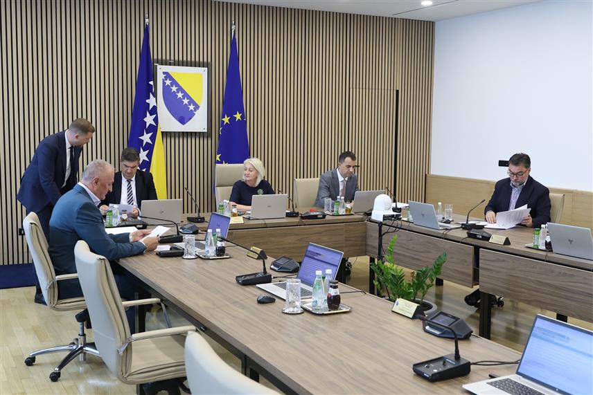 САРАЈЕВО, 2. ЈУЛА /СРНА/ - Сједница Савјета министара у Сарајеву.