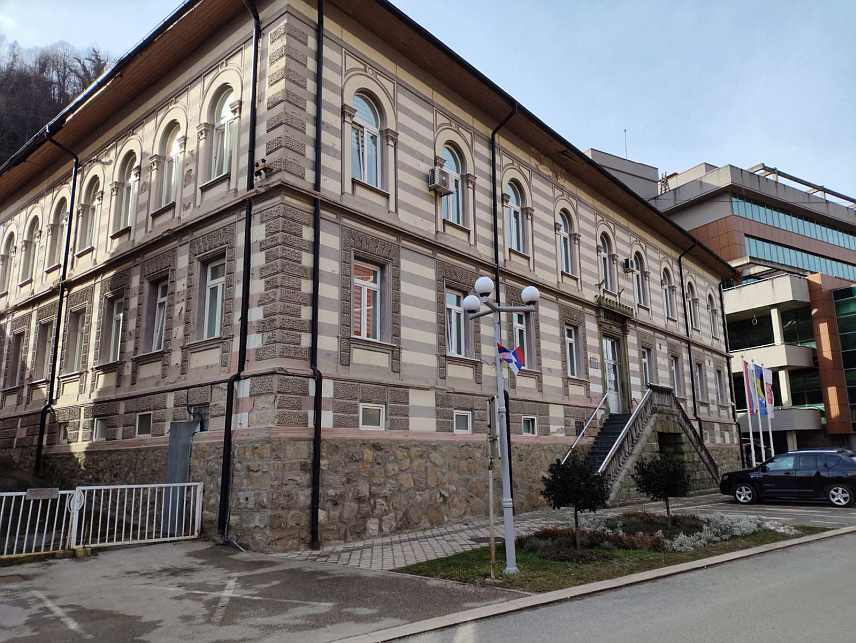 СРЕБРЕНИЦА, 3. ЈУЛА /СРНА/ - Зграда Скупштине општине Сребреница.