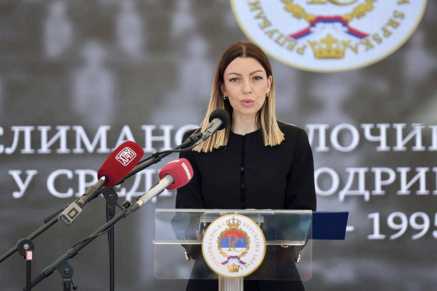 БРАТУНАЦ, 4. ЈУЛА /СРНА/ - Изасланик предсједника Србије Адријана Месаровић у обраћању присутнима у Братунцу на обиљежавању 34 године од српског страдања у средњем Подрињу и Бирчу.