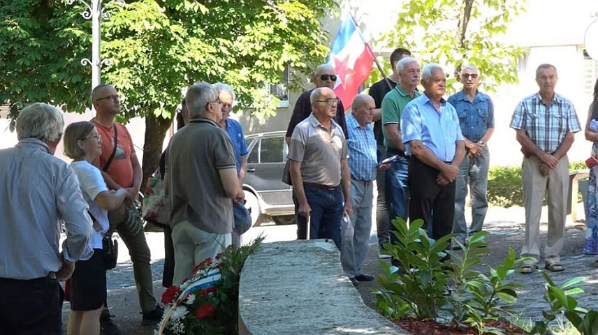 ПРЊАВОР, 4. ЈУЛА /СРНА/ - У Прњавору су данас поводом 4. јула - Дана борца положени вијенци код споменика борцима Народноослободилачког и протеклог Одбрамбено-отаџбинског рата и одата почаст страдалим.
