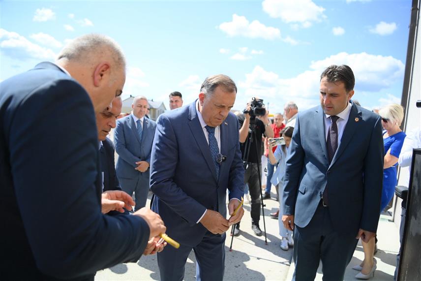 СОКОЛАЦ, 7. ЈУЛА /СРНА/ - Предсједник Милорад Додик данас је на Сокоцу обишао српско војничко гробље Нови Зејтинлик.