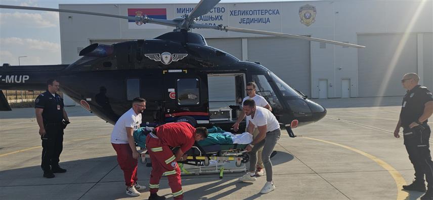 БАЊАЛУКА, 14. АВГУСТА /СРНА/ - Припадници Управе за ваздухопловство Министарства унутрашњих послова Републике Српске упоредо са гашењем пожара, реализовали су и ваздушни медицински транспорт тринаестогодишњег дјетета из Универзитетског клиничког центра Републике Српске за Универзитетску дјечију клинику у Београду.