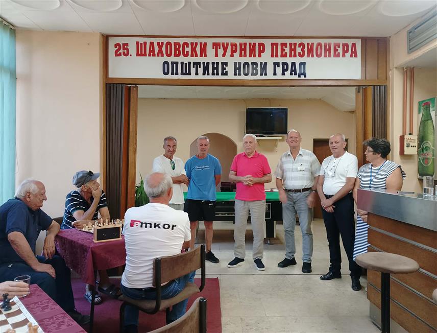 НОВИ ГРАД, 15. АВГУСТА /СРНА/ - Славко Ивковић побједник је данашњег општинског шаховског првенства у организацији Удружења пензионера Нови Град, а у конкуренцији је било девет такмичара.