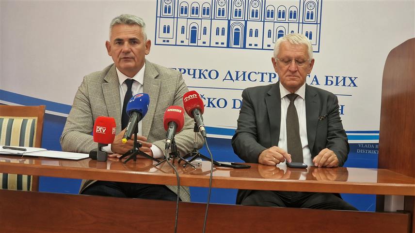БРЧКО, 17. АВГУСTА /СРНА/ – У Брчком је данас потписан уговор о изградњи, опремању и управљању специјалном онколошком болницом по моделу јавно-приватног партнерства.