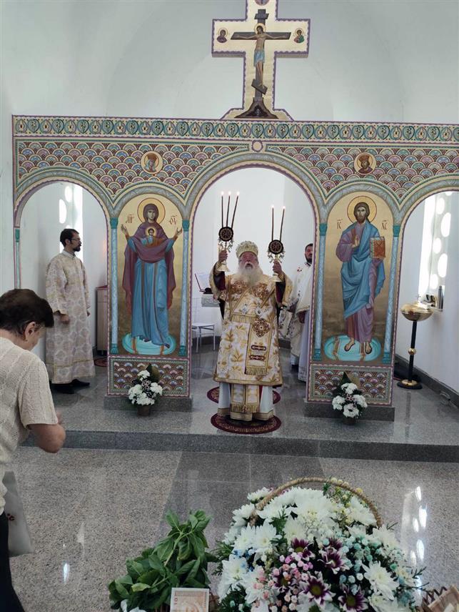 СРЕБРЕНИЦА, 1. АВГУСТА /СРНА/ - Његово високопреосвештенство митрополит дабробосански Хризостом данас је освештао новоизграђену цркву Светог деспота Стефана Лазаревића и преподобне мати Евгеније у сребреничком насељу Солоћуша.