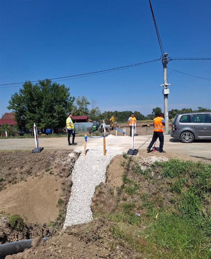 СРБАЦ, 21. АВГУСТА /СРНА/ - У Српцу је почела реконструкција дистрибутивног цјевовода Црнаја–Ножичко, чиме ће бити смањени губици у водоводном систему и побољшано водоснабдијевање та два и насеља Мартинац, као и дијела Брезовљана.